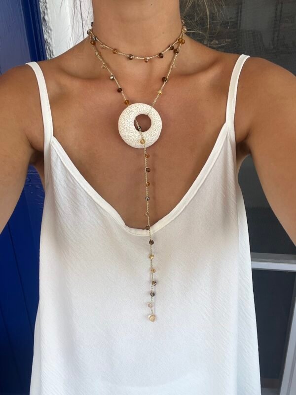 Collar Volta en tonos marrones con piedra circular