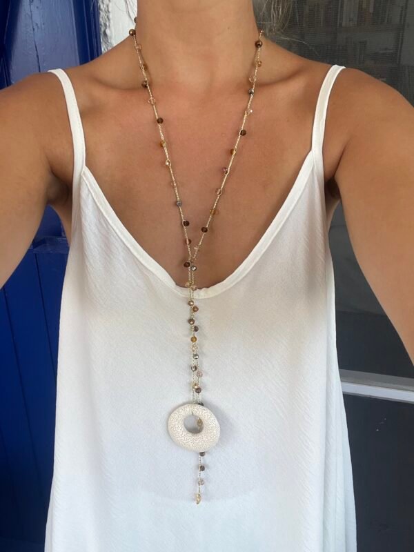 Collar Volta en tonos marrones con piedra circular