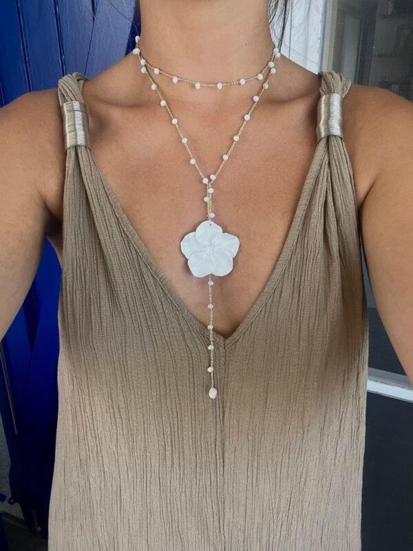 img_8568-3 Collar Volta en blanco con flor efecto perlado