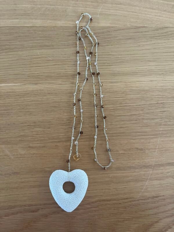 Collar Volta en tonos marrones con piedra corazón