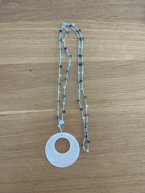 Collar Volta en plateado y azul con piedra de nácar